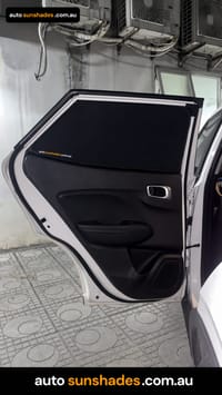 HYUNDAI VENUE 2020-2025 car window sun shades — photo 3