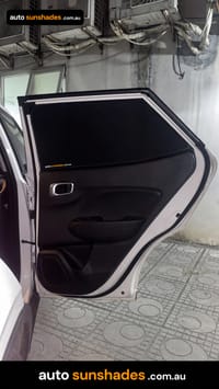 HYUNDAI VENUE 2020-2025 car window sun shades — photo 5