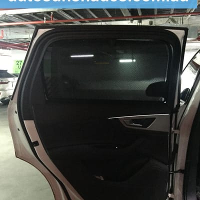 Custom-fit sun shades fitted to a AUDI Q7 2017-2026