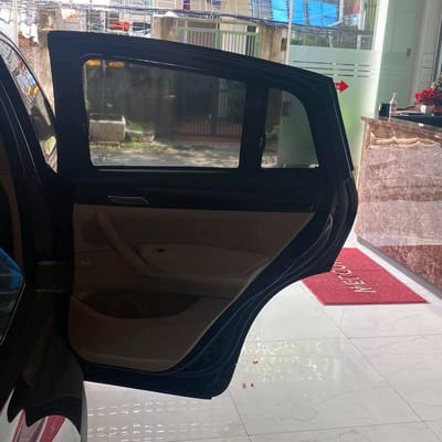 Custom-fit sun shades fitted to a BMW X4 2019-2025