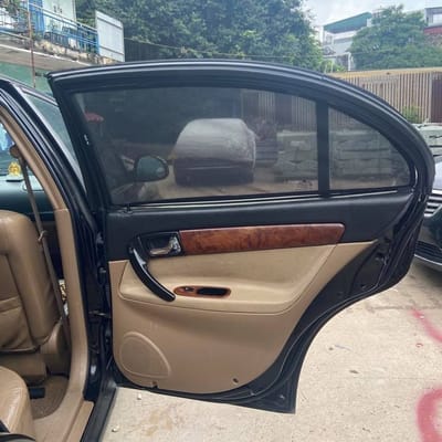 Custom-fit sun shades fitted to a DAEWOO MAGNUS