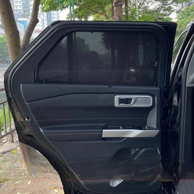 Custom-fit sun shades fitted to a FORD EXPLORER 2023-2024