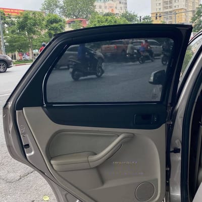 Custom-fit sun shades fitted to a FORD FOCUS SEDAN 2007-2013