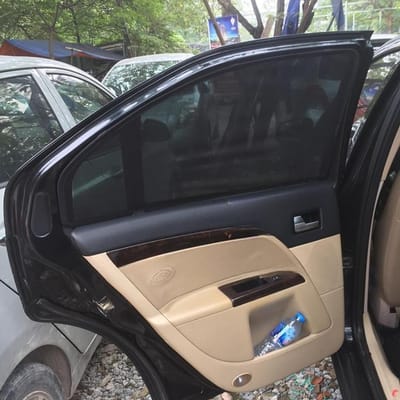 Custom-fit sun shades fitted to a FORD MONDEO MK3