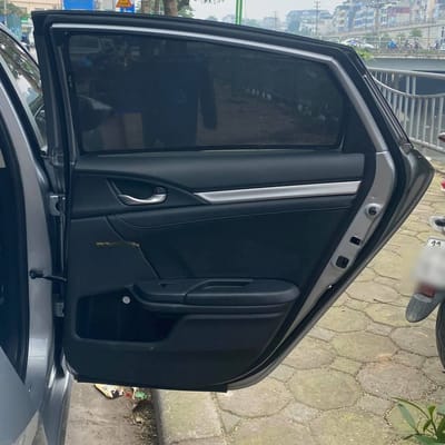 Custom-fit sun shades fitted to a HONDA CIVIC 2016-2021