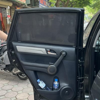Custom-fit sun shades fitted to a HONDA CR-V 2007-2012
