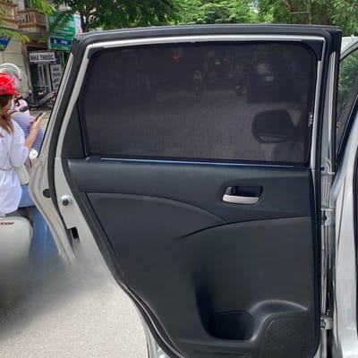 Custom-fit sun shades fitted to a HONDA CR-V 2012-2016