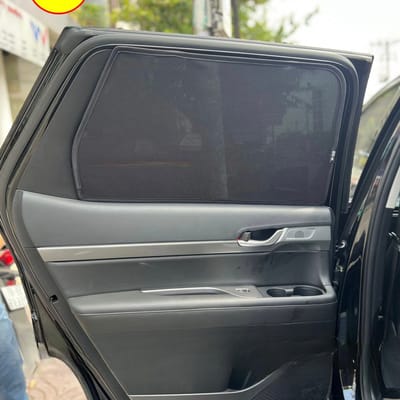 Custom-fit sun shades fitted to a HYUNDAI PALISADE