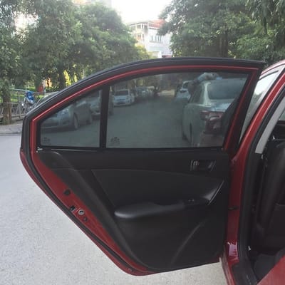 Custom-fit sun shades fitted to a HYUNDAI SONATA 2005-2009