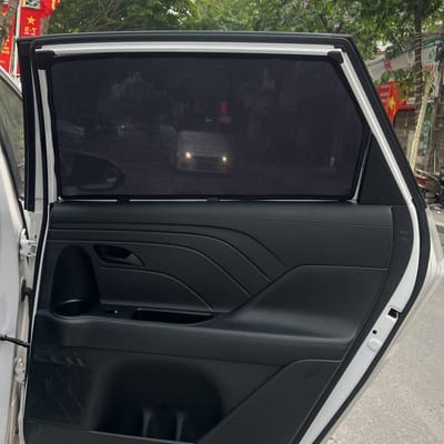 Custom-fit sun shades fitted to a HYUNDAI STARGAZER
