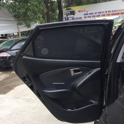 Custom-fit sun shades fitted to a HYUNDAI TUCSON 2009-2015