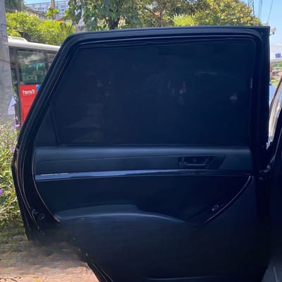 Custom-fit sun shades fitted to a HYUNDAI IX55