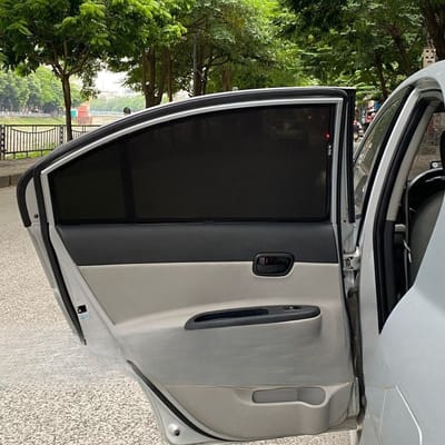 Custom-fit sun shades fitted to a HYUNDAI VERNA