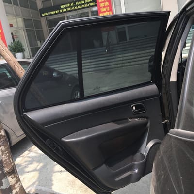 Custom-fit sun shades fitted to a KIA RONDO 2007-2016