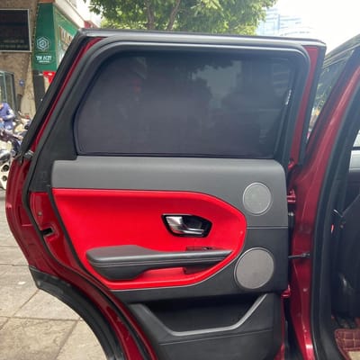 Custom-fit sun shades fitted to a LAND ROVER RANGE ROVER EVOQUE