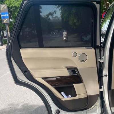 Custom-fit sun shades fitted to a LAND ROVER RANGE ROVER SUPERCHARGED 2016-2022