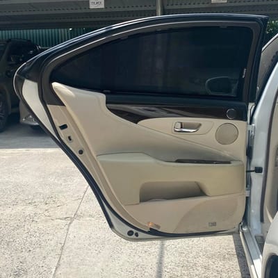 Custom-fit sun shades fitted to a LEXUS LS460