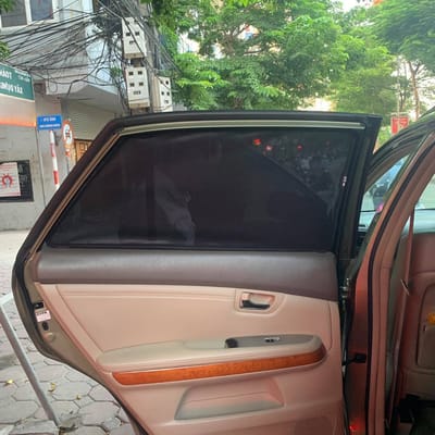 Custom-fit sun shades fitted to a LEXUS RX330 / RX350 2003-2008