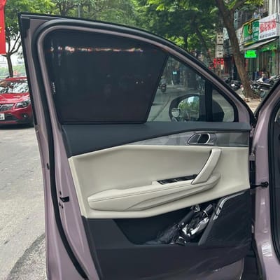 Custom-fit sun shades fitted to a LYNK & CO 06