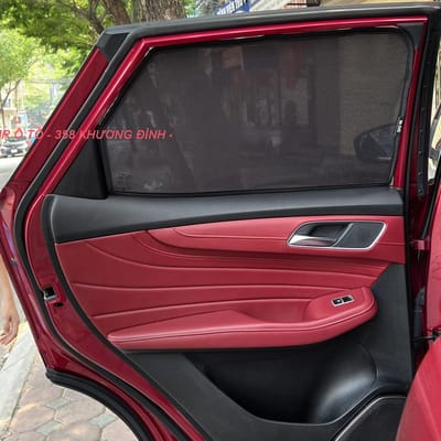 Custom-fit sun shades fitted to a MG HS