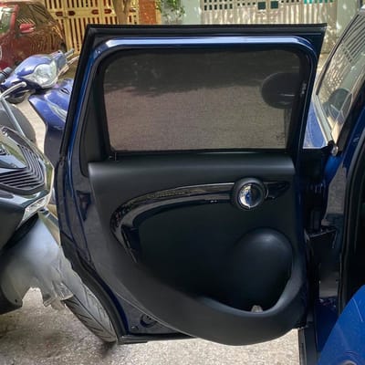 Custom-fit sun shades fitted to a MINI COUNTRYMAN S 2017-2022