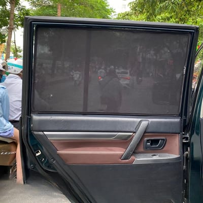 Custom-fit sun shades fitted to a MITSUBISHI PAJERO V73 2000-2006