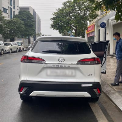 Custom-fit sun shades fitted to a TOYOTA COROLLA CROSS