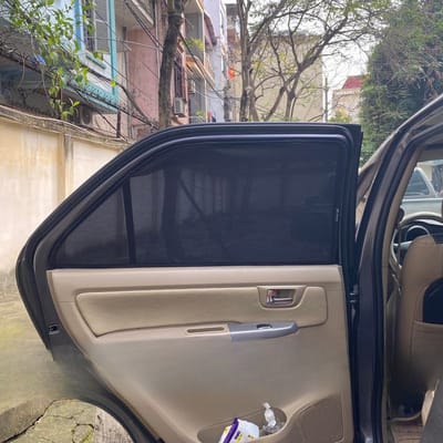 Custom-fit sun shades fitted to a TOYOTA FORTUNER 2007-2016