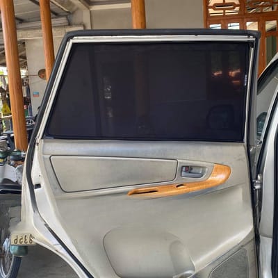 Custom-fit sun shades fitted to a TOYOTA INNOVA 2006-2015