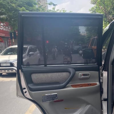 Custom-fit sun shades fitted to a TOYOTA LAND CRUISER (LC100) 2000-2010
