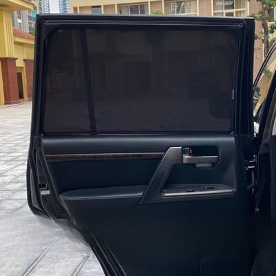 Custom-fit sun shades fitted to a TOYOTA LAND CRUISER (LC200) 2011-2021