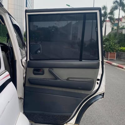 Custom-fit sun shades fitted to a TOYOTA LAND CRUISER (LC80) 1990-1999