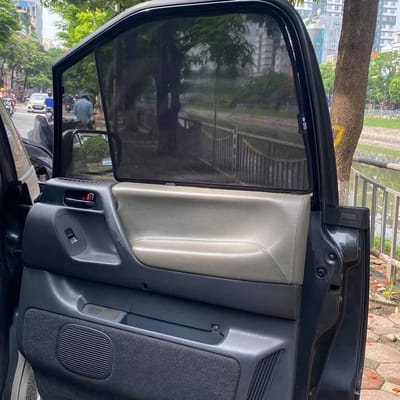 Custom-fit sun shades fitted to a TOYOTA TARAGO 2006-2009