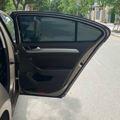 Custom-fit sun shades fitted to a VOLKSWAGEN PASSAT