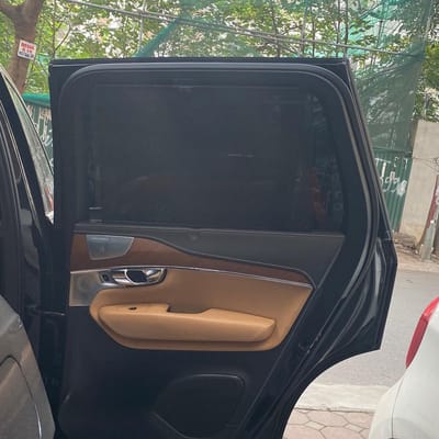 Custom-fit sun shades fitted to a VOLVO XC90