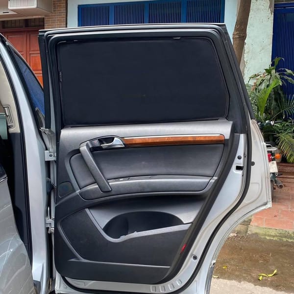 AUDI Q7 2007-2015 custom-fit car window sun shades — photo 1