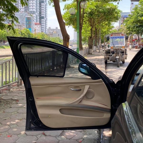 BMW E90 320i 2005-2011 custom-fit car window sun shades — photo 6