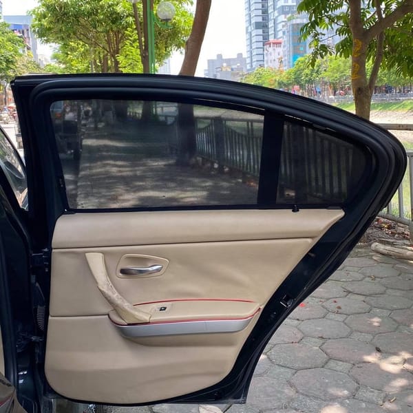 BMW E90 320i 2005-2011 custom-fit car window sun shades — photo 7