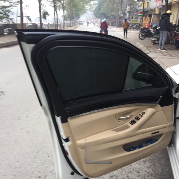 BMW 520i 2010-2017 custom-fit car window sun shades — photo 1