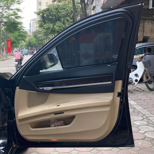 BMW 730i custom-fit car window sun shades — photo 2