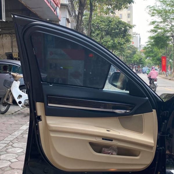 BMW 730i custom-fit car window sun shades — photo 3