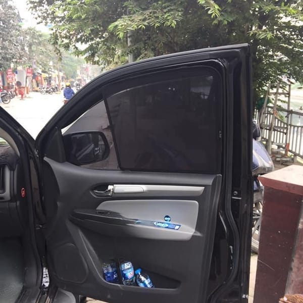 HOLDEN COLORADO custom-fit car window sun shades — photo 2