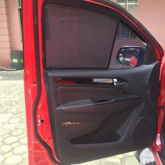 HOLDEN COLORADO custom-fit car window sun shades — photo 8