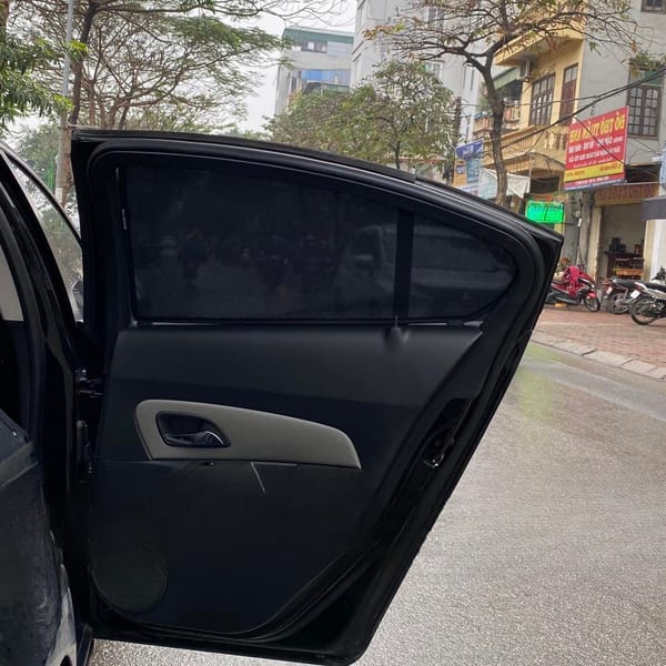 HOLDEN CRUZE 2010-2015 custom-fit car window sun shades — photo 1