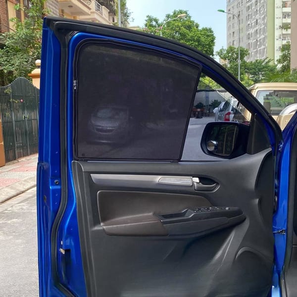 HOLDEN TRAILBLAZER custom-fit car window sun shades — photo 2