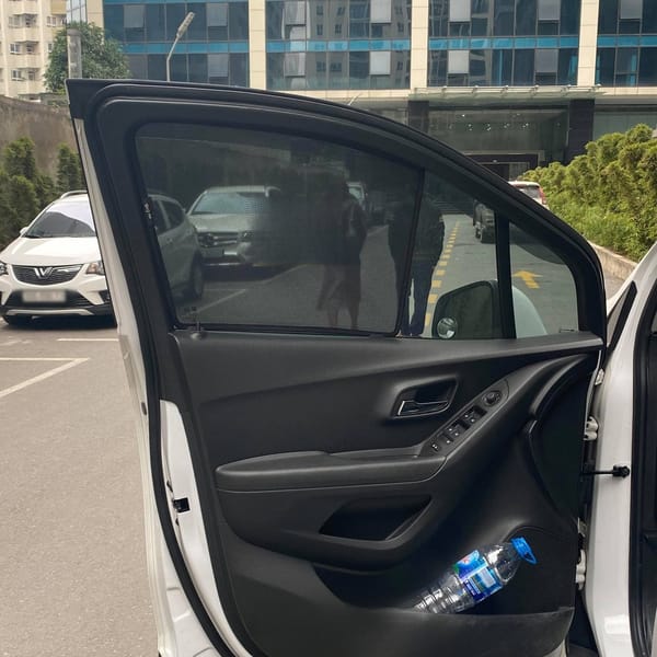 HOLDEN TRAX custom-fit car window sun shades — photo 2