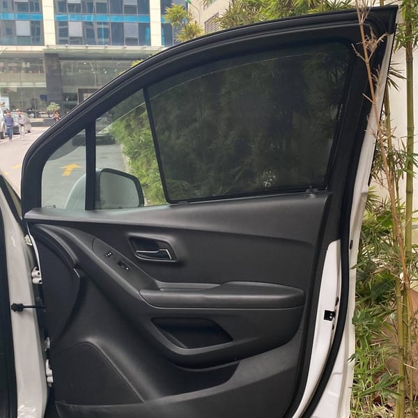 HOLDEN TRAX custom-fit car window sun shades — photo 4