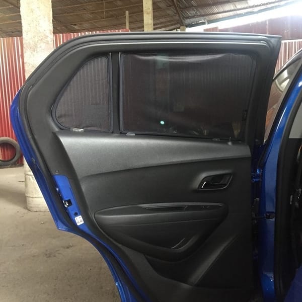 HOLDEN TRAX custom-fit car window sun shades — photo 5
