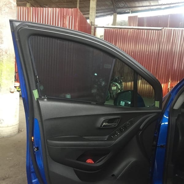 HOLDEN TRAX custom-fit car window sun shades — photo 6