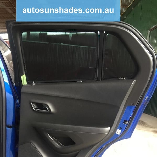 HOLDEN TRAX custom-fit car window sun shades — photo 7